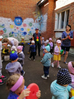 СВЕТОФОР В ГОСТЯХ У РЕБЯТ #соблюдаемПДДвп СВЕТОФОР В ГОСТЯХ У РЕБЯТ #соблюдаемПДДвп.