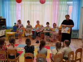 ВЫСТУПАЕТ АГИТБРИГАДА "СВЕТОФОРИК" ВЫСТУПАЕТ АГИТБРИГАДА "СВЕТОФОРИК".