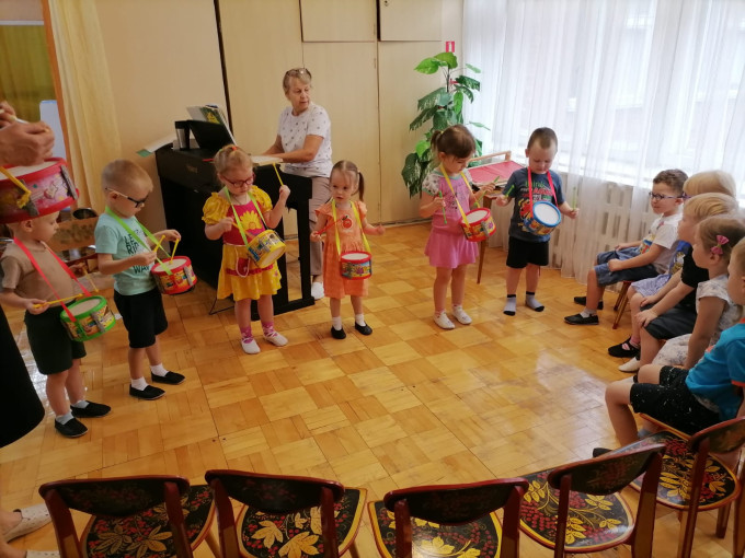ЮНЫЕ БАРАБАНЩИКИ ЮНЫЕ БАРАБАНЩИКИ.