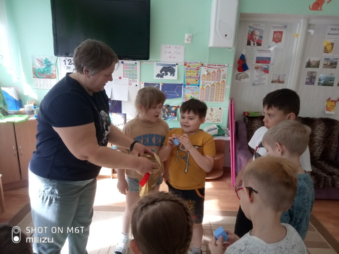 «ПРИДУМЫВАЕМ СКАЗКУ ОБ ИГРУШКЕ" «ПРИДУМЫВАЕМ СКАЗКУ ОБ ИГРУШКЕ".