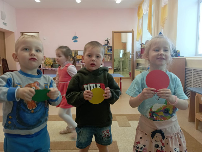 ЗНАКОМСТВО СО СВЕТОФОРОМ ЗНАКОМСТВО СО СВЕТОФОРОМ.