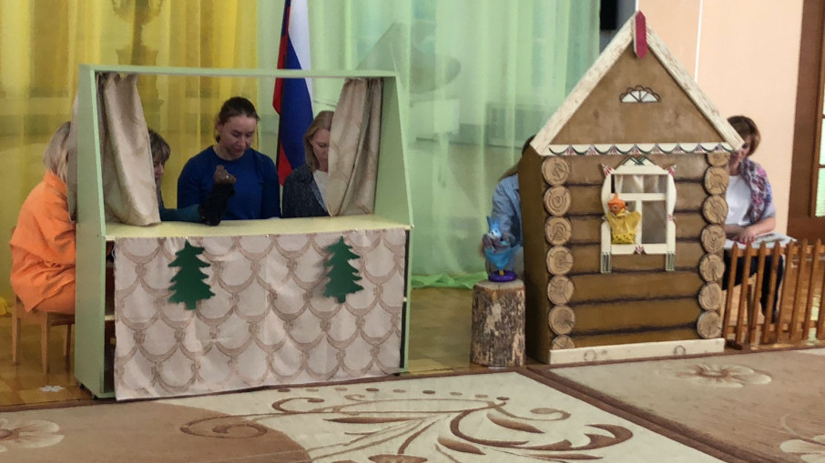 ТЕАТРАЛЬНЫЕ ПОДМОСТКИ У ЗВЕЗДОЧЕК ТЕАТРАЛЬНЫЕ ПОДМОСТКИ У ЗВЕЗДОЧЕК.