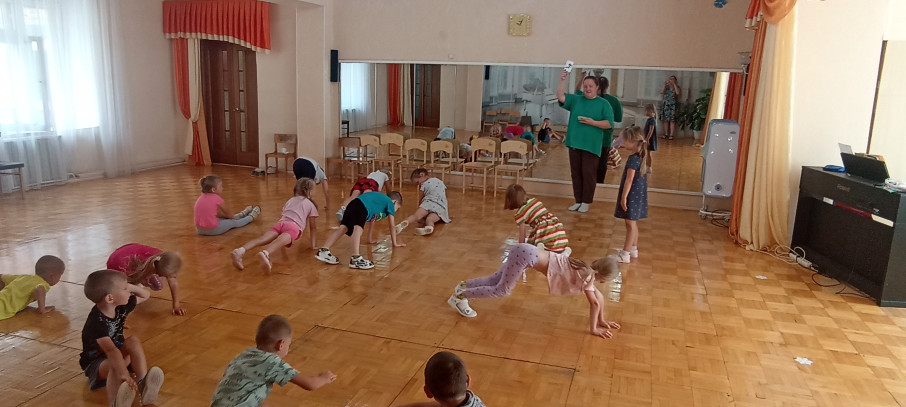 ФИЗКУЛЬТУРНЫЕ ПЯТИМИНУТКИ-МИНИ ЗАРЯДКИ ФИЗКУЛЬТУРНЫЕ ПЯТИМИНУТКИ-МИНИ ЗАРЯДКИ.