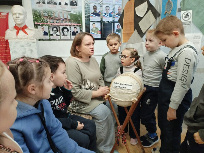 НА ЭКСКУРСИИ В ШКОЛЬНОМ МУЗЕЕ НА ЭКСКУРСИИ В ШКОЛЬНОМ МУЗЕЕ.