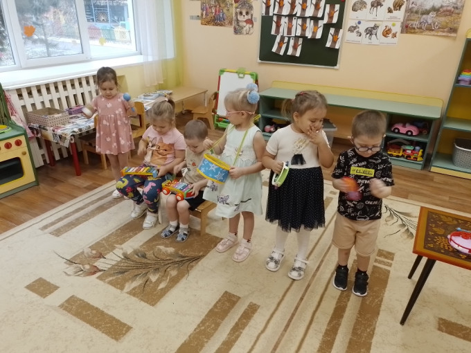 КЛЕПА В ГОСТЯХ У МАЛЫШЕЙ КЛЕПА В ГОСТЯХ У МАЛЫШЕЙ.