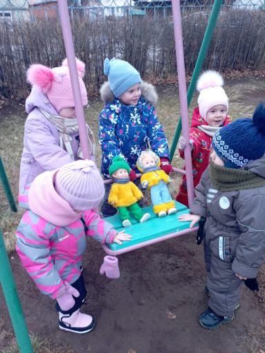 ПРОГУЛКА С КУКЛАМИ ПРОГУЛКА С КУКЛАМИ.