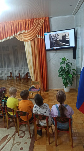 ЗНАКОМИМСЯ С ЛЮДЬМИ ПРОСЛАВИВШИМИ ВЯТКУ ЗНАКОМИМСЯ С ЛЮДЬМИ ПРОСЛАВИВШИМИ ВЯТКУ.