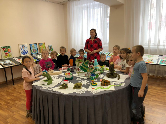 НА ВЫСТАВКЕ "ПОД ЗНАКОМ ЗМЕИ" НА ВЫСТАВКЕ "ПОД ЗНАКОМ ЗМЕИ".