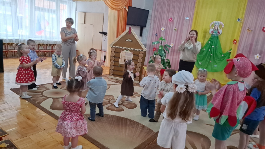 ПРАЗДНИК У МАЛЫШЕЙ ПРАЗДНИК У МАЛЫШЕЙ.