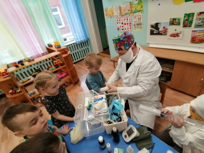 «Продолжаем знакомиться с профессиями наших родителей» «Продолжаем знакомиться с профессиями наших родителей».