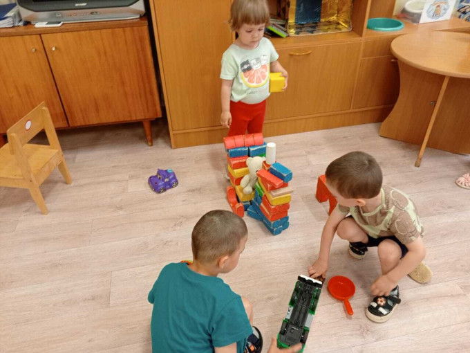 ИГРАЕМ В САДУ ИГРАЕМ В САДУ.