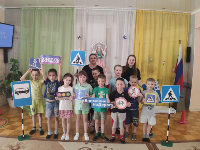 УЧИМ ПРАВИЛА ДОРОЖНОГО ДВИЖЕНИЯ УЧИМ ПРАВИЛА ДОРОЖНОГО ДВИЖЕНИЯ.